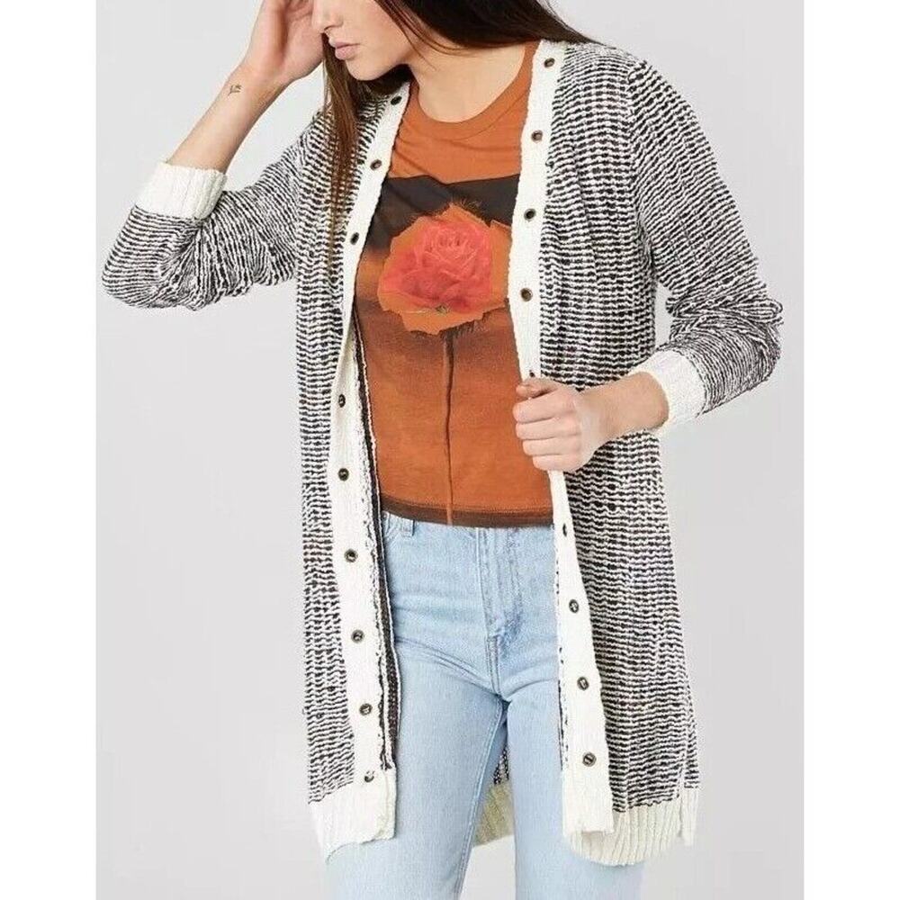 BKE Buckle Cardigan Sweater Womens XS Black Cream Open Front Knit Flyaway